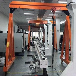 Portable gantry crane